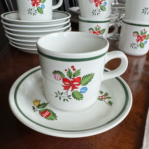 Yamaka Noel Christmas Stoneware Set of Cups and Saucers  (Service for 6) - Picture 2 of 5